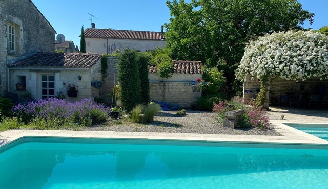 Guaranteed peace and quiet in the heart of the Charente vineyards
