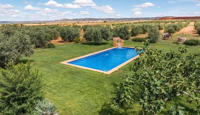 Guard House with Spa and shared pool