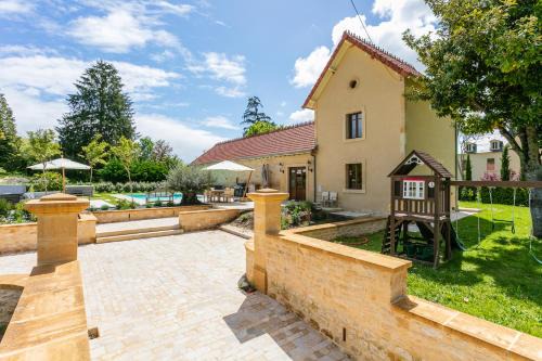 Guardian house of Château Monteil with heated pool and jacuzzi