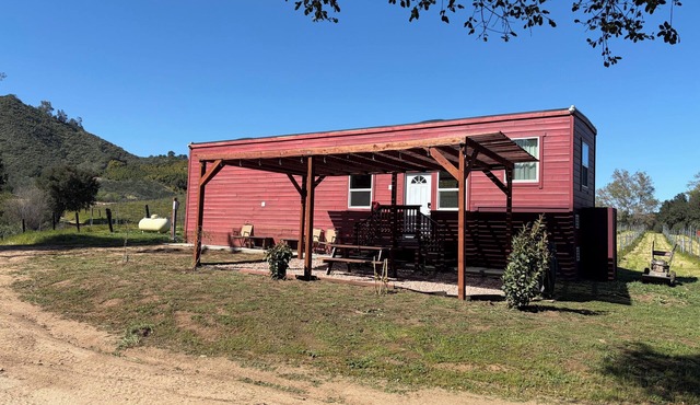 Guava Cabin @ Vinyard Winery, 6 Adults, 2 Kids, Wifi, AC, Fallbrook