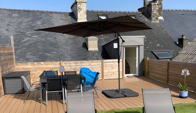 Guerlesquin village house with garden