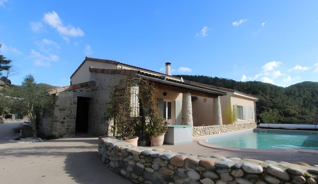Guest Room “Chambre 3 personnes” with Shared Pool, Wi-Fi & Air Conditioning