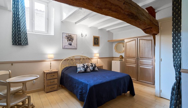 Guest Rooms 'Le Pré Fleuri 2' with Shared Pool, Shared Terrace and Wi-Fi