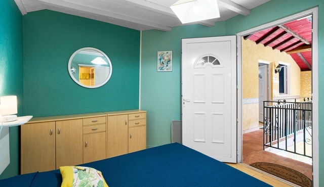 Guest Rooms 'Le Pré Fleuri 3' with Shared Pool, Shared Terrace and Wi-Fi