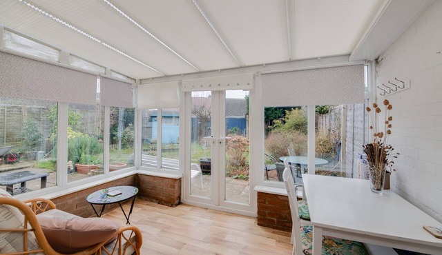 Guest Bungalow Getaway in the Quaint and Historic seaside Village of Felpham