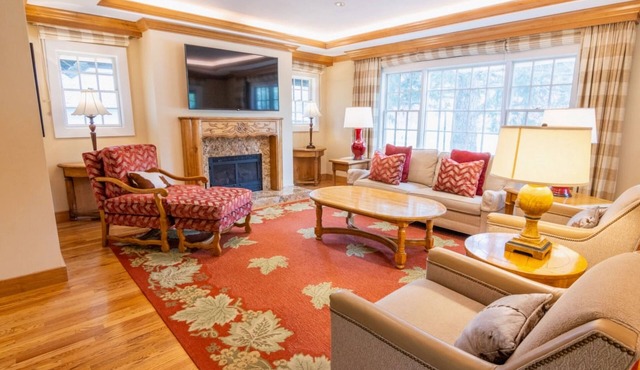 Guest Cottage w/ Lake Views, Outdoor Patio & Easy Access to Village Shop & Trail