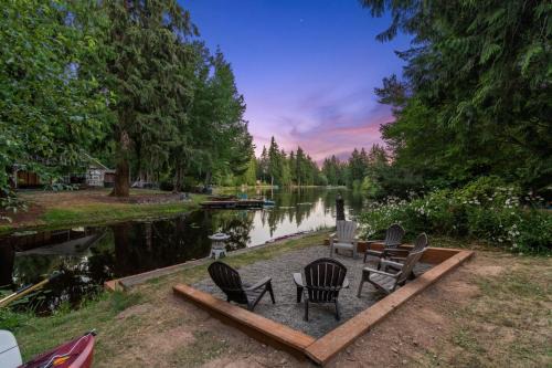 Guest Cottage with Lake Access Row Boat Kayaks