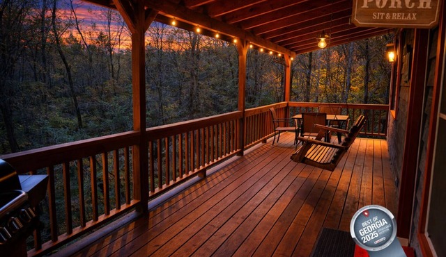 Guest Favorite! 719 FIVE Star Reviews | Pet Friendly | Walking Trail | Firepit