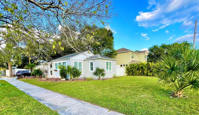 Guest favorite! South Tampa Home - Close to the Bay & Beaches! Great location!