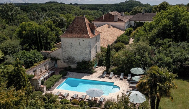 Guest house on 35 acre chateau estate with heated swimming pool and tennis court