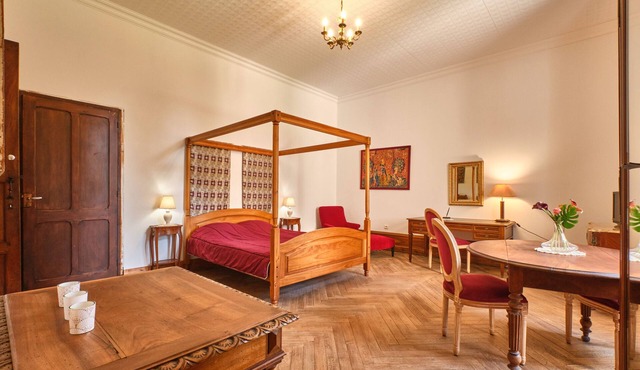 Guest House 'La Suite Rubis' with Shared Terrace and Shared Garden