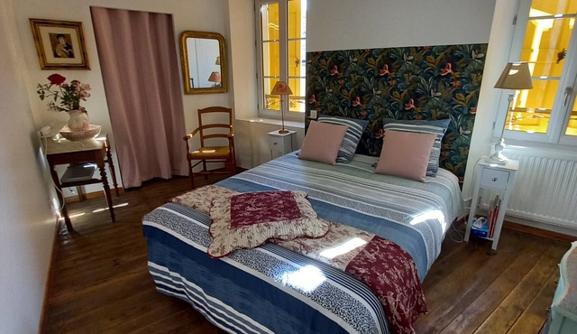 Guest Room “Chambre Bleue” with Shared Terrace & Garden, Wi-Fi