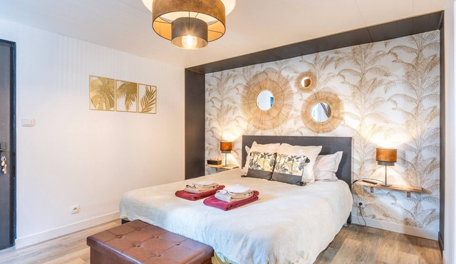 Guest Room 'Chambre Camélia' with Shared Garden and Wi-Fi