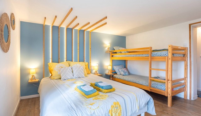 Guest Room 'Chambre Cerise 6min from Puy du Fou' with Shared Garden and Wi-Fi