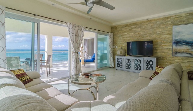 Guest-friendly 7BD beachfront villa in central Cabarete, with amazing sea views!