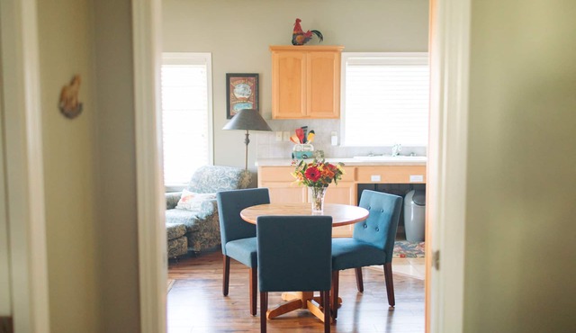 Guest Haven -quiet, cozy hideway in SE Bend.Private enclosed patio. Pet friendly