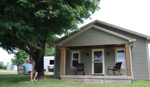 Guest home on 100 acre ranch out in the country but minutes from Nashville, TN