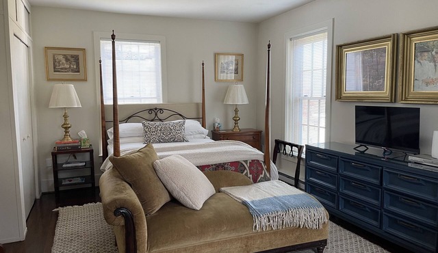 Guest House at 1796 Historic Farm in Wine Country