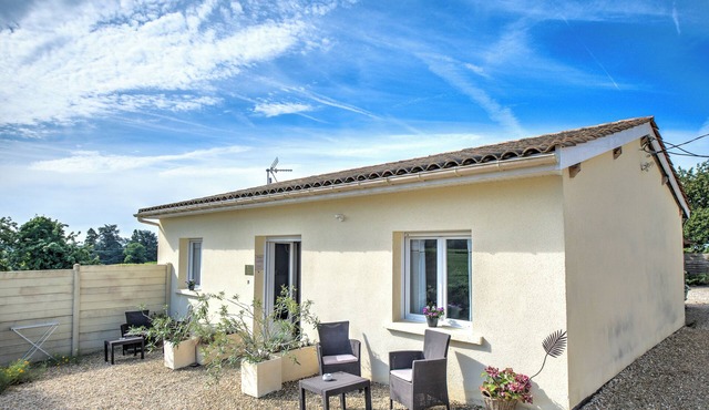 Guest House 'Au Charmant Des Vignes' with Private Terrace and Wi-Fi