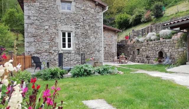 Guest house "Between river and nature