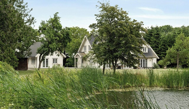Guest house by lake and forest