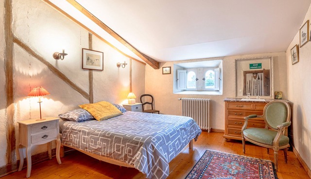 Guest House 'Chambre Est' with Shared Garden and Wi-Fi