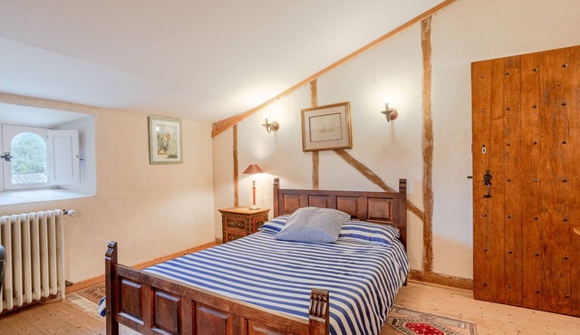 Guest House 'Chambre Asie' with Shared Garden and Wi-Fi