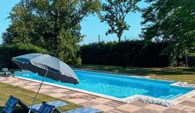 Guest House 'Chambre D'hote Albizia' with Mountain View, Wi-Fi and Air Conditioning