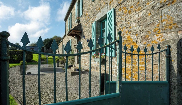 Guest House 'Chambre Verte' with Private Terrace, Private Garden and Wi-Fi