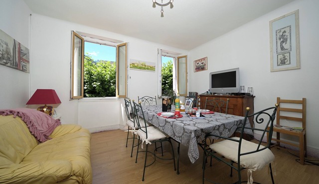 Guest House 'Chambre Verte' with Mountain View and Wi-Fi