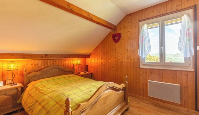 Guest House 'Chambres D'hotes Près Lac Annecy 1' with Shared Pool and Shared Garden