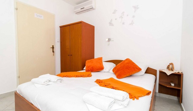 Guest House Daniela - Double Room with Private External Bathroom and Patio - SOBA 3