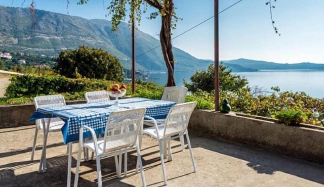 Guest House Fontana - Two Bedroom Apartment with Terrace and Sea View