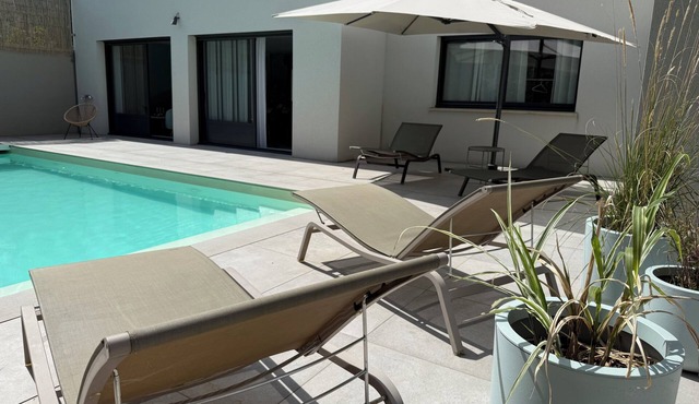 Guest house heated pool free parking 2 minutes from the Jardin des Plantes!