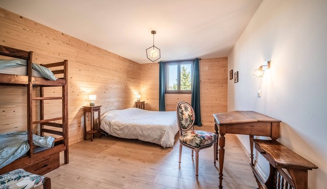 Guest House 'Hiver' with Mountain View, Private Terrace and Wi-Fi