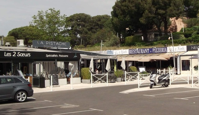 Guest house in Saint-Cyr sur Mer 10 minutes walk from the sea.