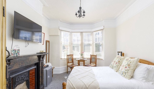 Guest House in Brighton near Iconic Beach