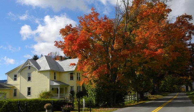 Guest House in Burkes Garden VA on the Appalachian Trail and Va Bike Trail