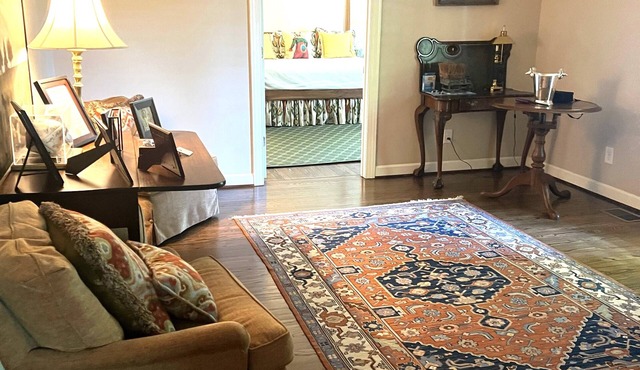 Guest House In Jamestown, central to High Point and Greensboro