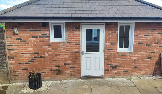 Guest House is Located in Andover. Suitable for Singles/Couples