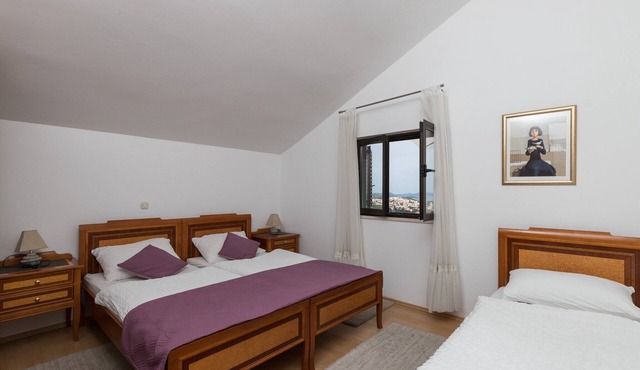 Guest House Kono - Two-Bedroom Apartment with Balcony and Sea View - Marka Gjaje Street