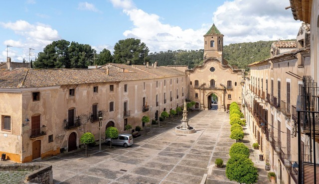 Guest House 'L'Abadia De Santes Creus' with Mountain View, Private Pool and Wi-Fi