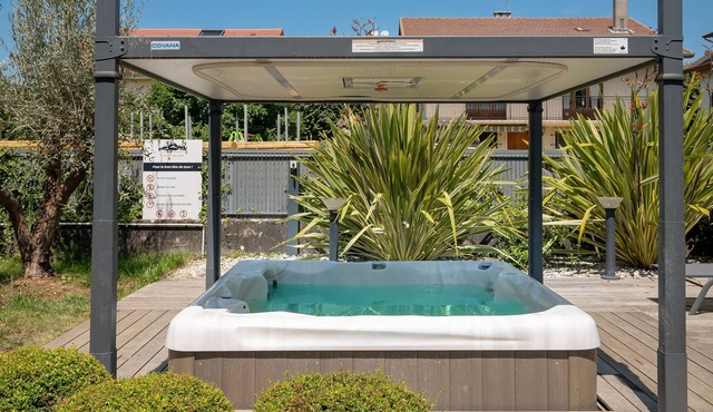 Guest House 'La Suite Des Sommets' with Shared Pool, Shared Terrace and Air Conditioning