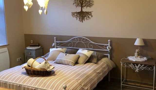 Guest house LE VERGER near Sancerre, Guédelon castle, Loire Valley by bike