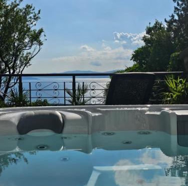 Guest House Lipa - Hreljin, Crikvenica s jacuzzijem i pogledom na more