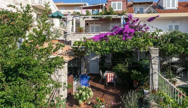 Guest House Misita - One Bedroom Apartment with Balcony and Sea View