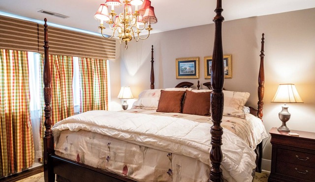 Guest House Of Kentucky (King - 2nd Floor)