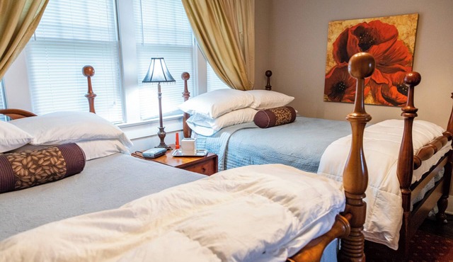 Guest House of Kentucky (2 Doubles - 2nd Floor)