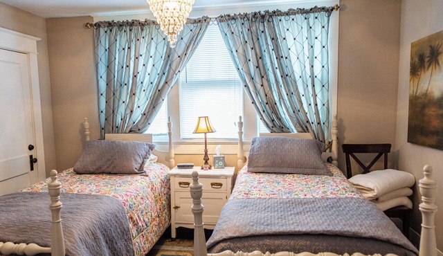 Guest House of Kentucky (2 Singles - 2nd Floor)