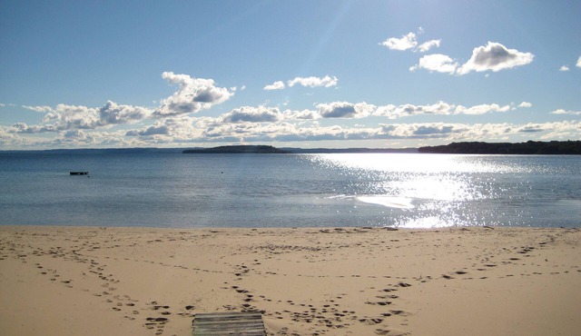 Guest House on Old Mission, Pure Sand Beach, Sunset, Wineries, A Couple Respite.